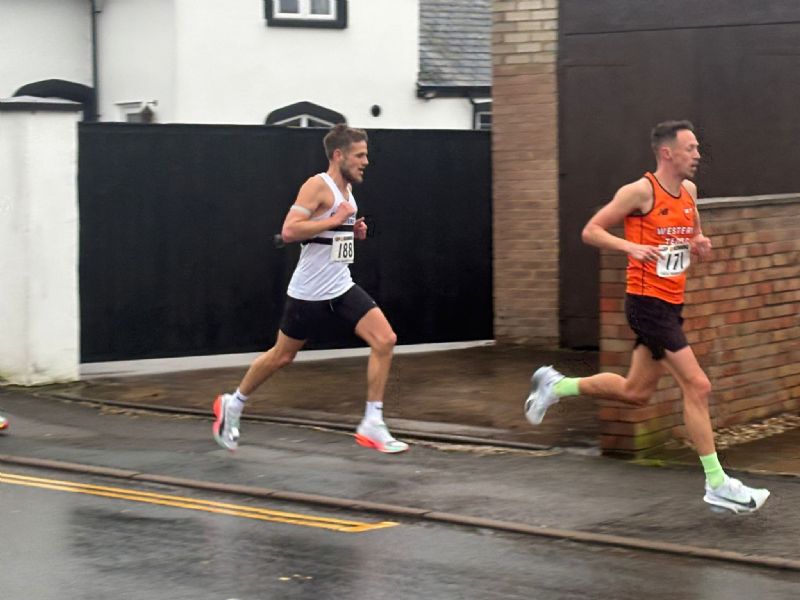 Alex Lee, right, and Stewart Merry in yesterday’s Linda Franks 5 Mile
