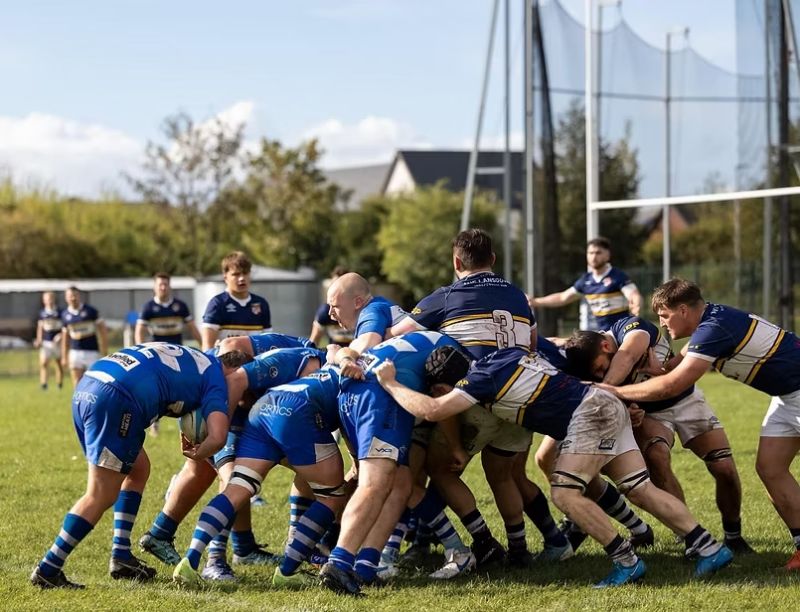 Smiths began their four-game winning run with a 45-24 success at home to Old Elizabethans