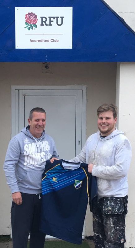New head coach Mike Bayliss, left, is presented with a training shirt by club captain Jamie Dixon