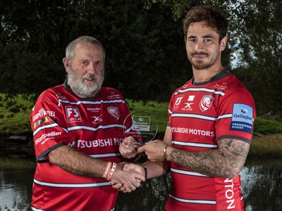Danny Cipriani is presented with award by Dave Balmer. Picture, Pinnacle Photo Agency for Gallagher