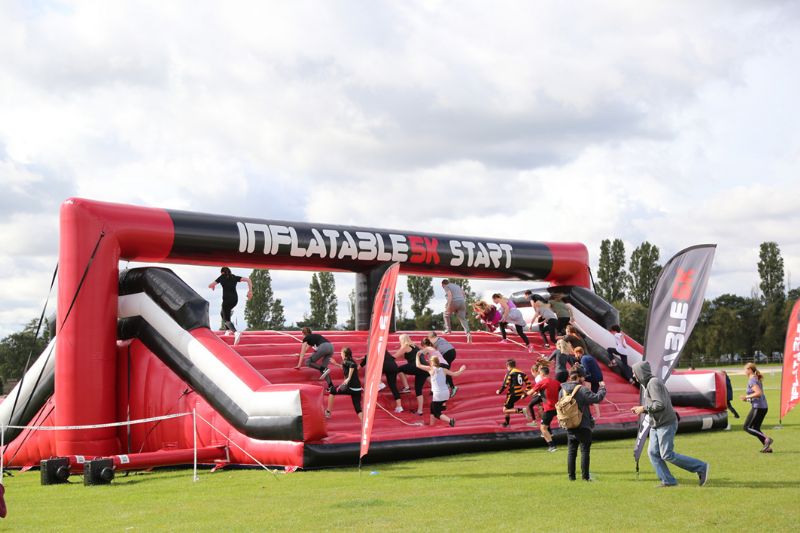 The 5K features obstacles including 'Start Mountain' and 'The Gauntlet'