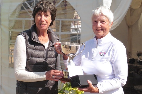 Valerie Willoughby, vice-president, Seniors Tennis GB, presents the singles cup to Felicity