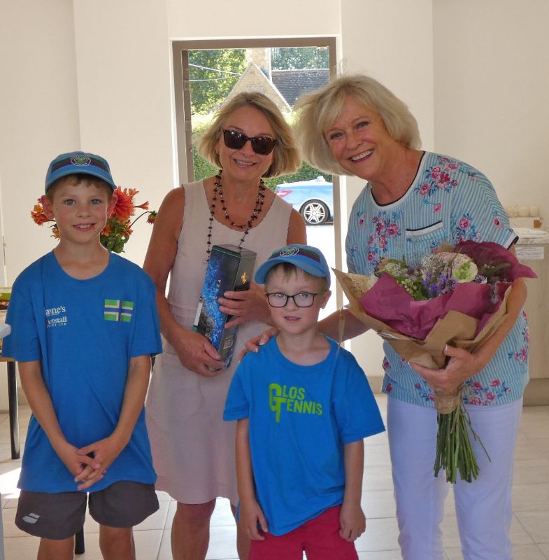 Sue Barker, right, with Bourton Vale secretary Gwyneth Simmons and junior tennis players, William and Jacob Bell, the sons of one of the club’s coaches Clare Bell